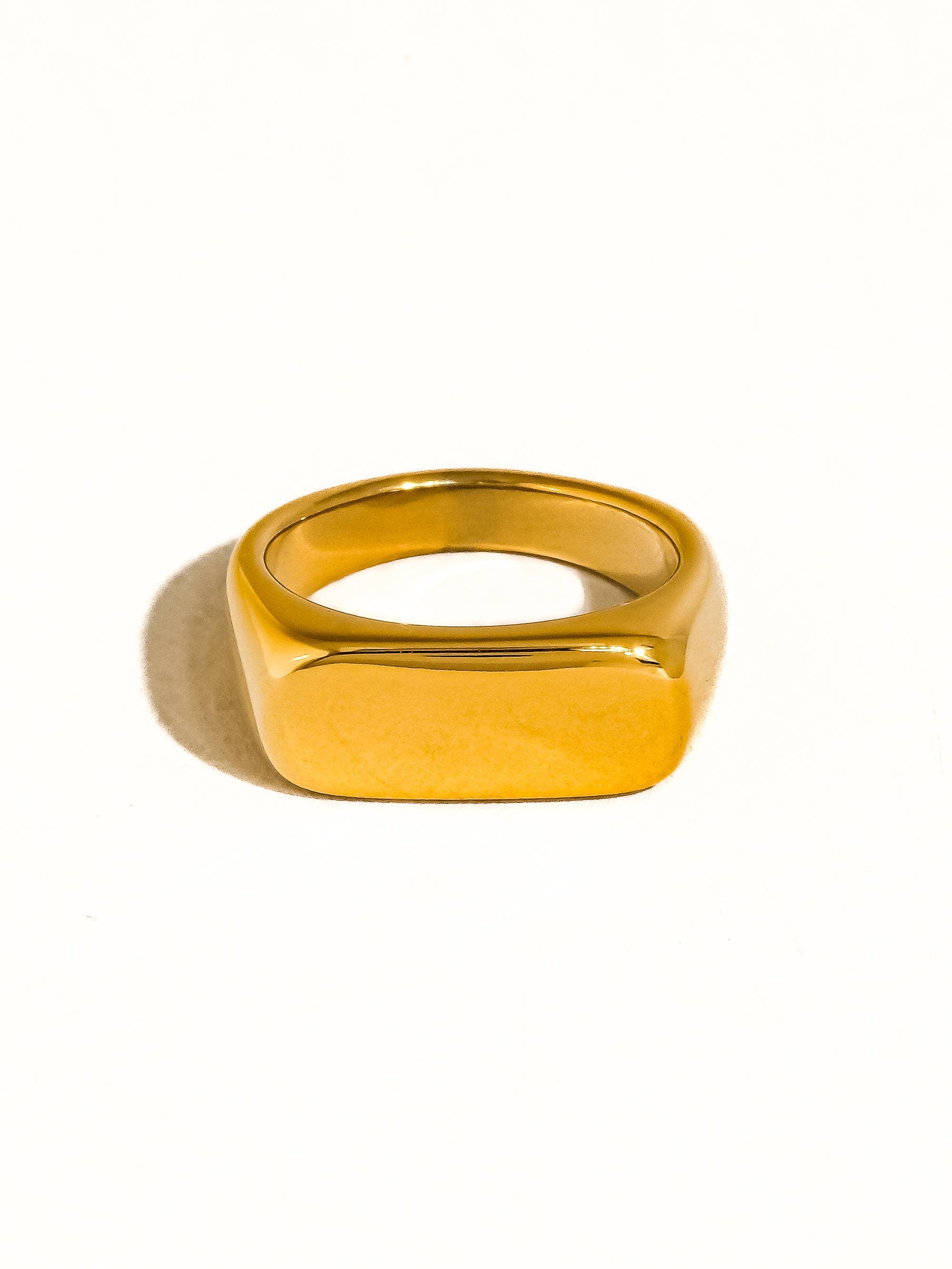 Flanerie Glayce 18K Gold Non-Tarnish Classic Signet Ring