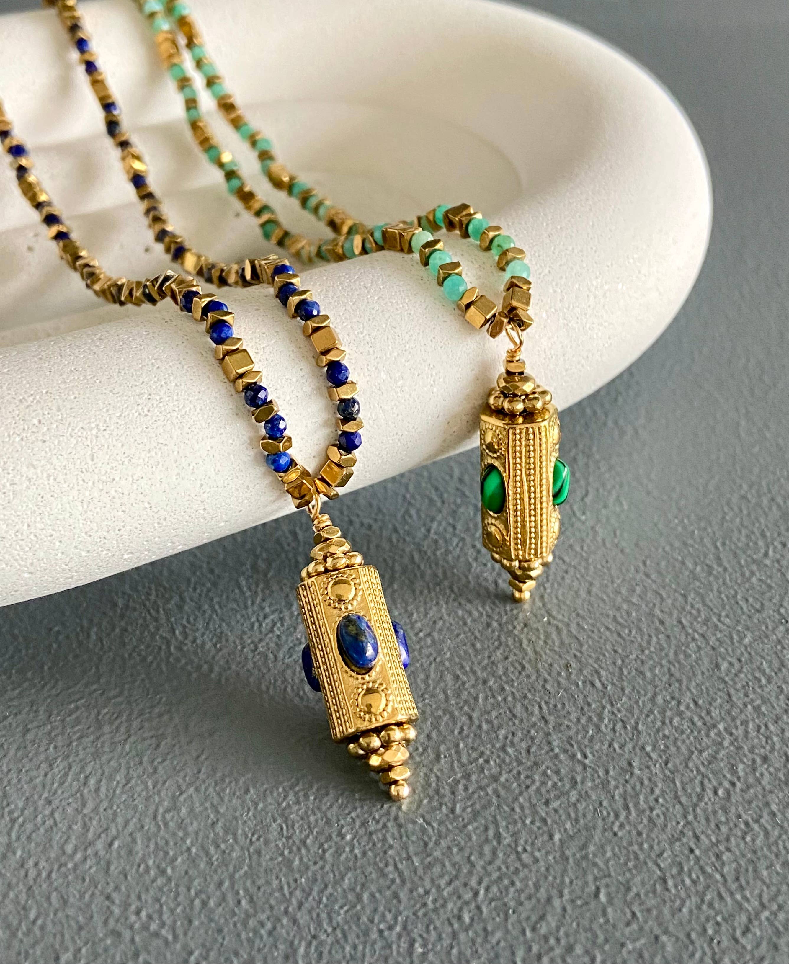 Little Hen Khiva Necklace with Lapis Lazuli Stones N38MAC