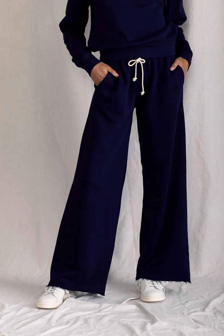 Perfect White Tee Hailey Structured Wide Leg Fleece Pant Black