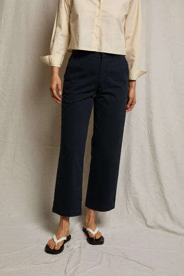 Perfect White Tee Pia Straight Leg Pant