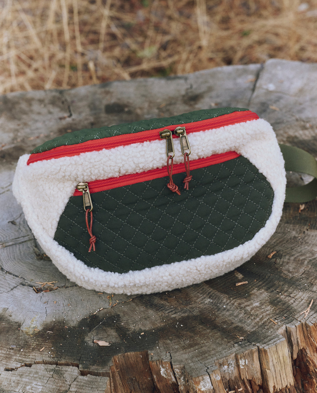 The Great The Plush Colorblock Hip-Pack in Cream & Army