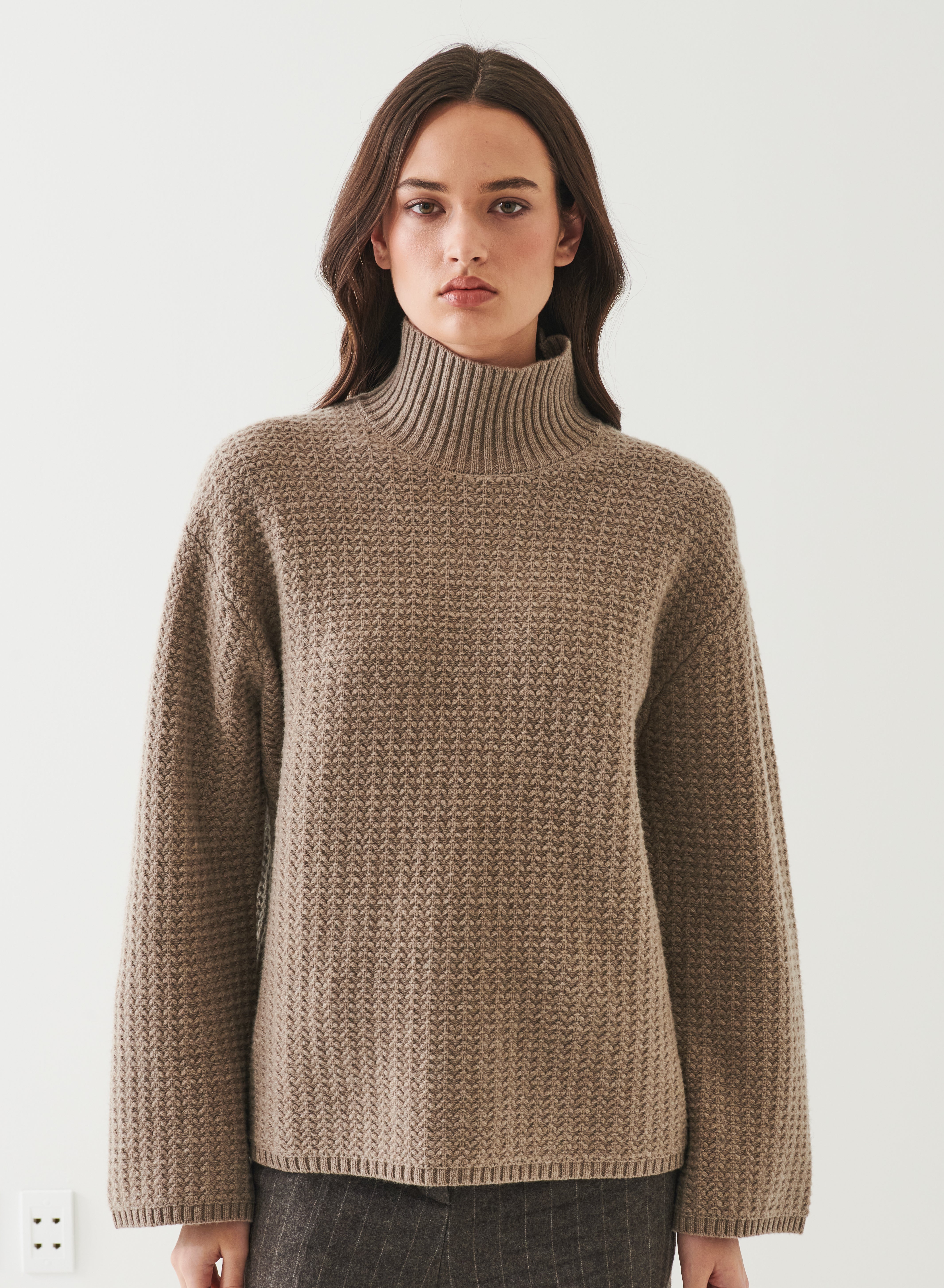 Patrick Assaraf Merino/Cash Waffle Stitch Relaxed Mock Neck W149T09A