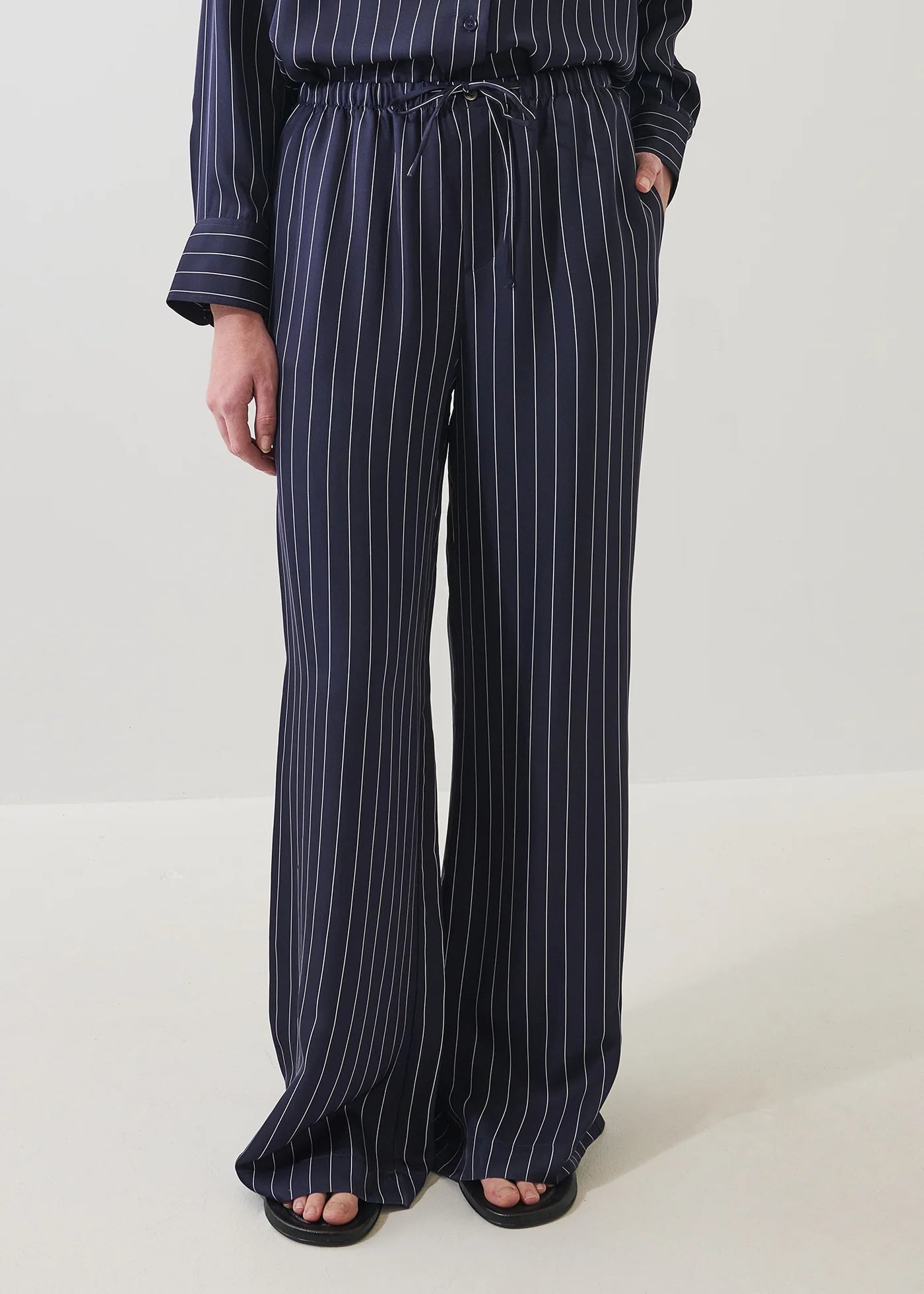 Patrick Assaraf Pinstripe Silk Drawstring Pant W47A11B