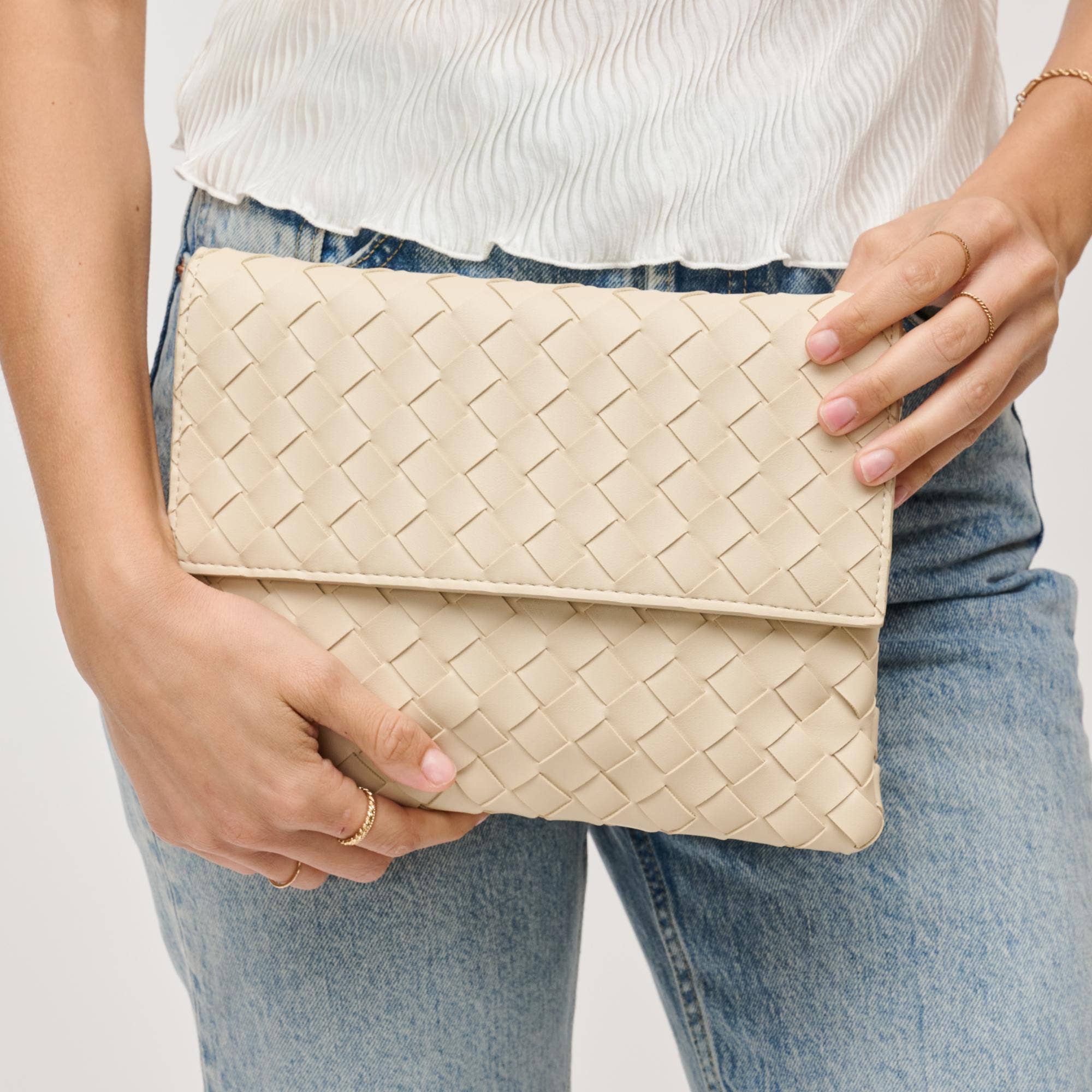 Urban Expressions Ivy Woven Clutch