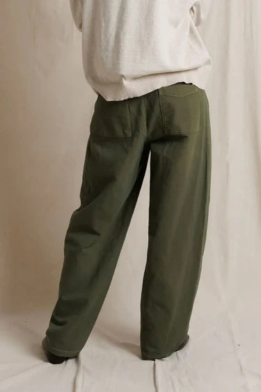 Perfect White Tee Akira Sateen Slub Baby Barrel Pant