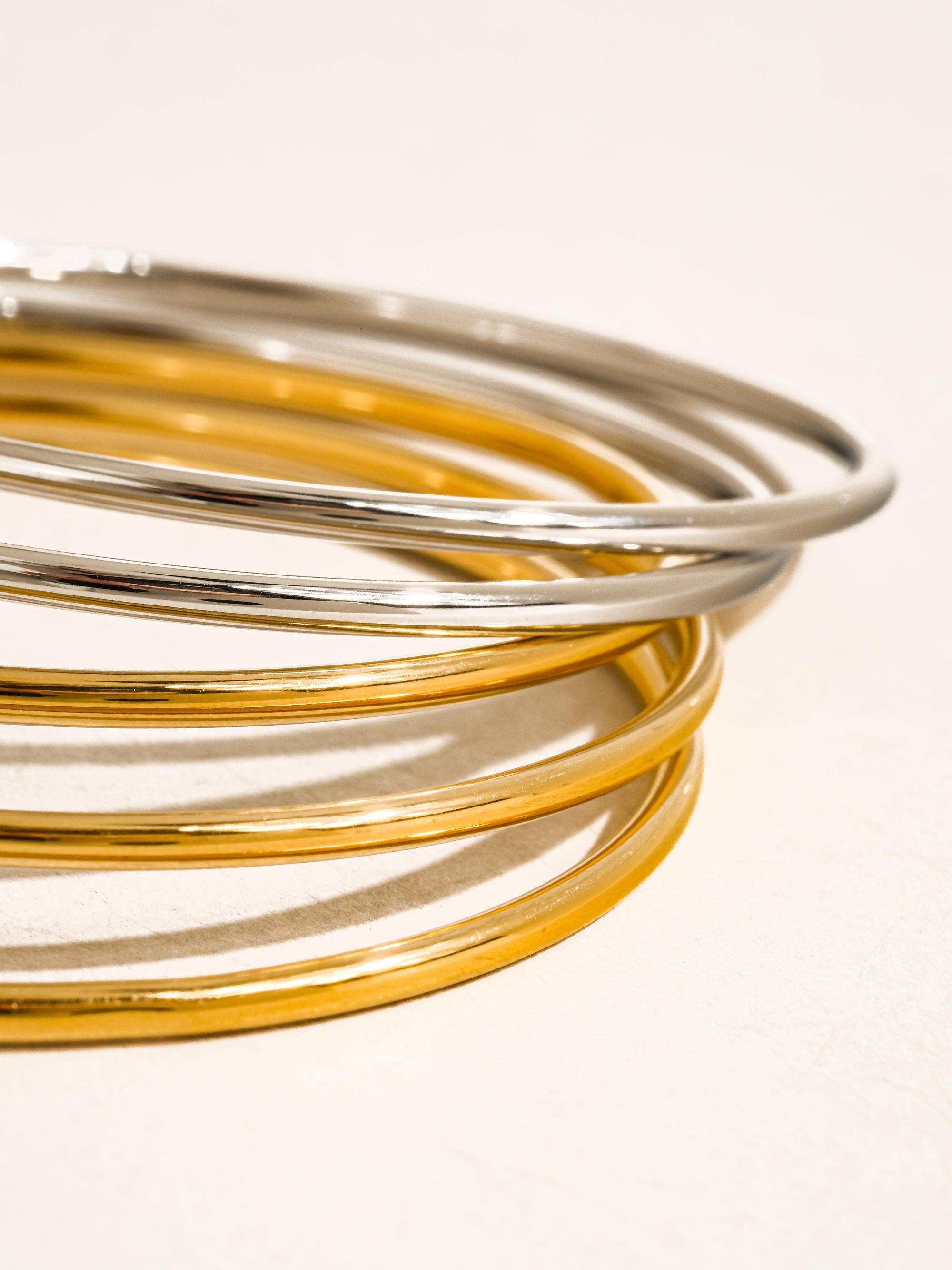 Flânerie Olyss 18K Gold Classic Thin Bangle Set