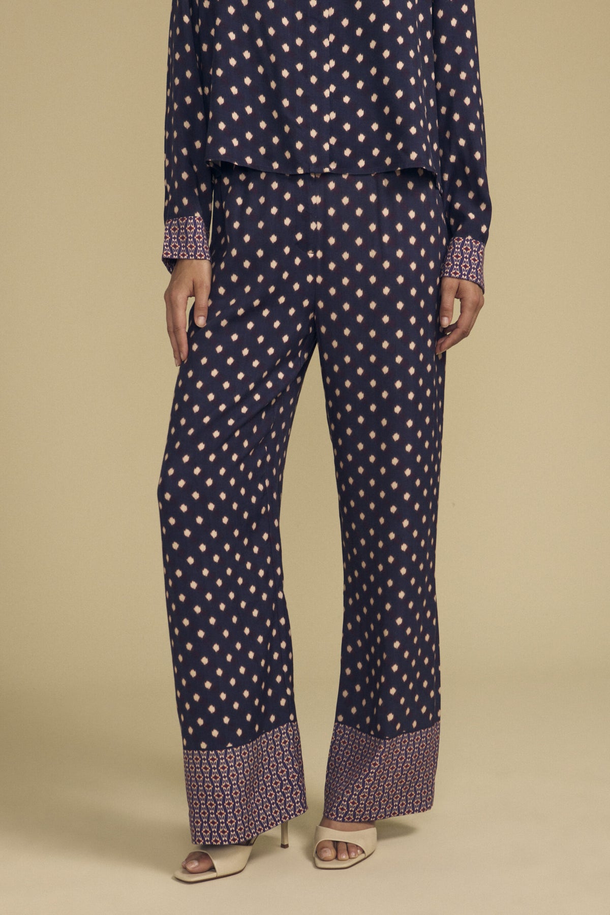 Velvet by Graham and Spencer Carol Border Print Pant