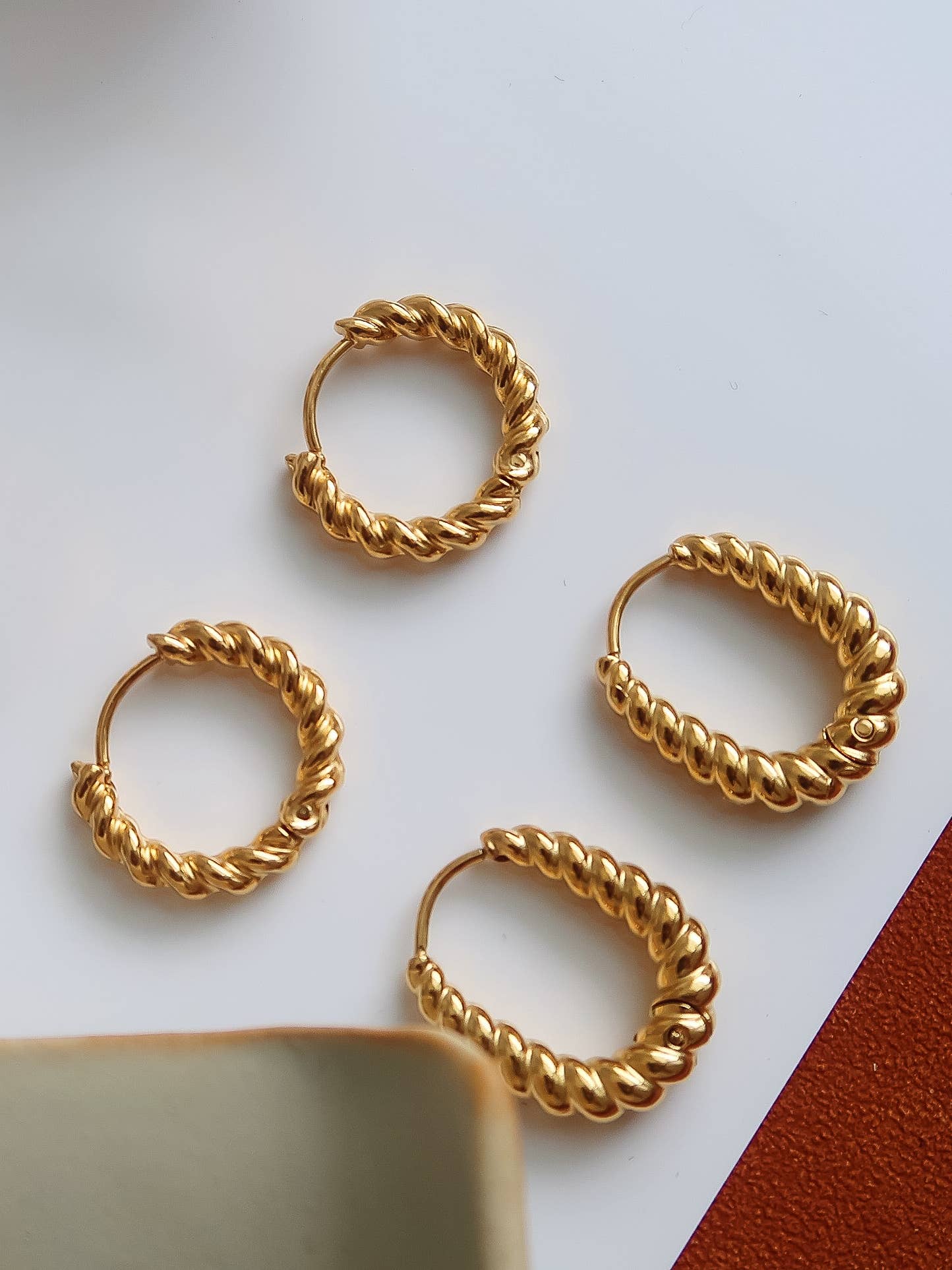 Flânerie Cere 18K Gold Twisted Hoop Earrings