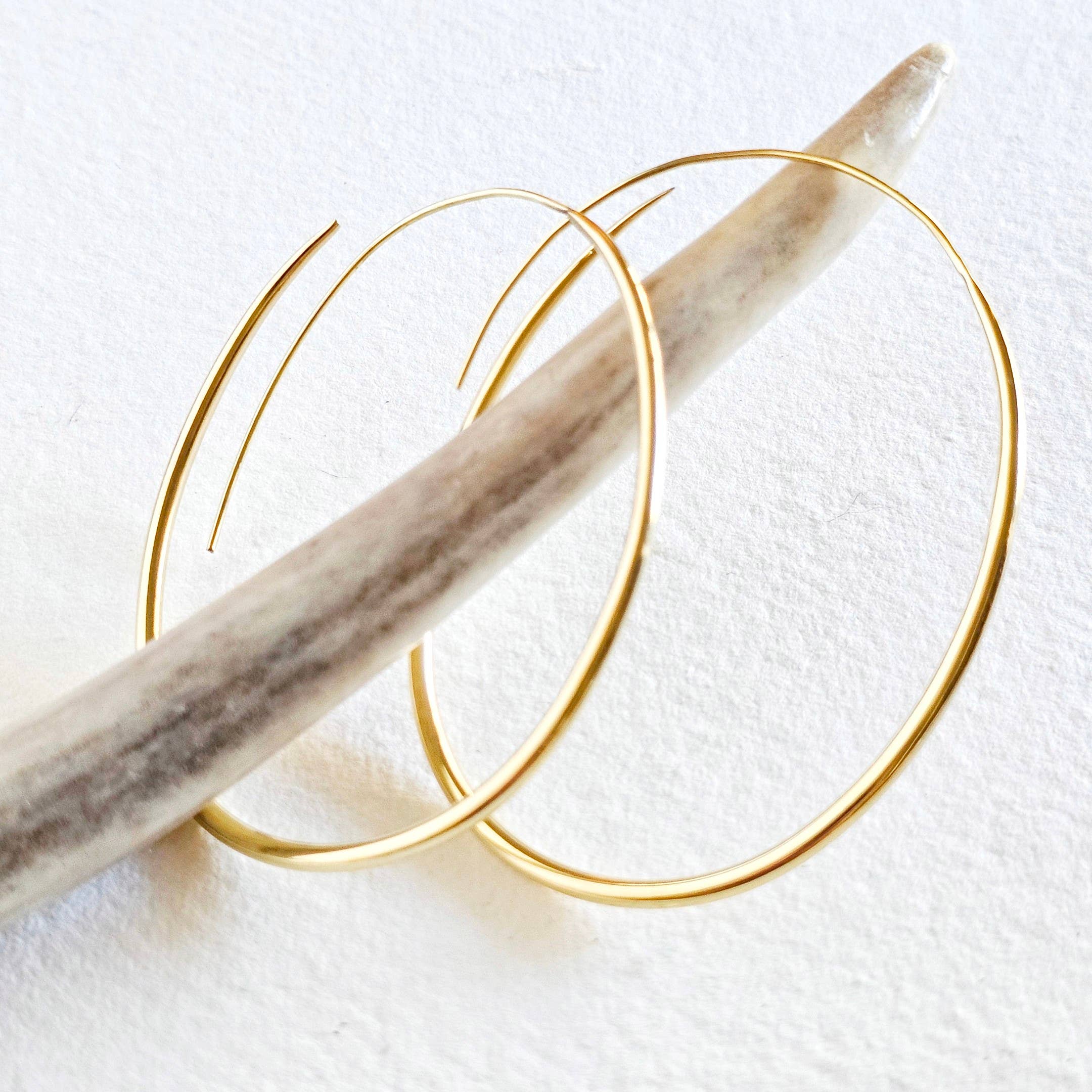 Bisjoux Brass Light Thread Oval Hoop Earrings
