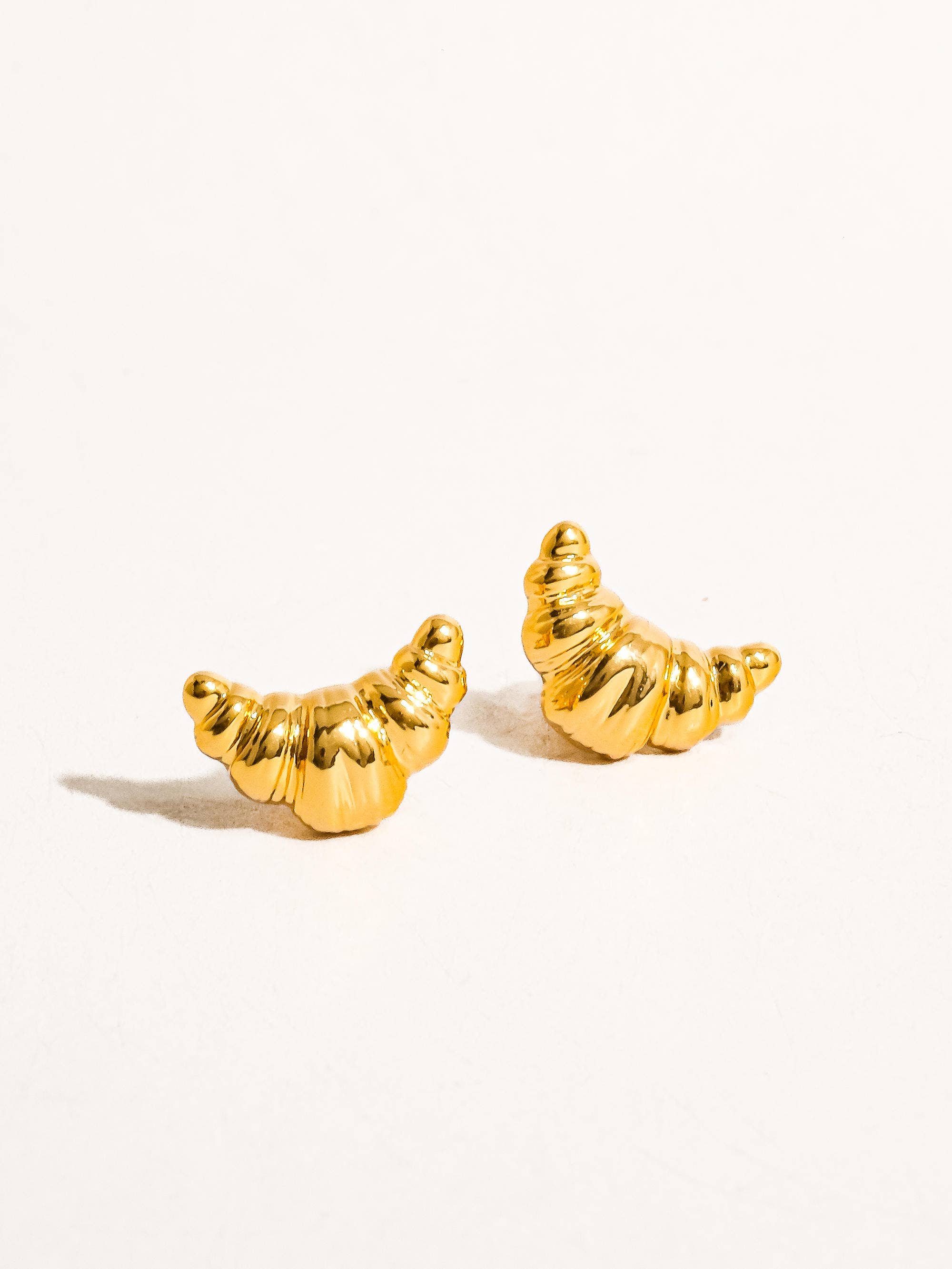 Flanerie Gaëlle 18K Gold Petite Croissant Stud