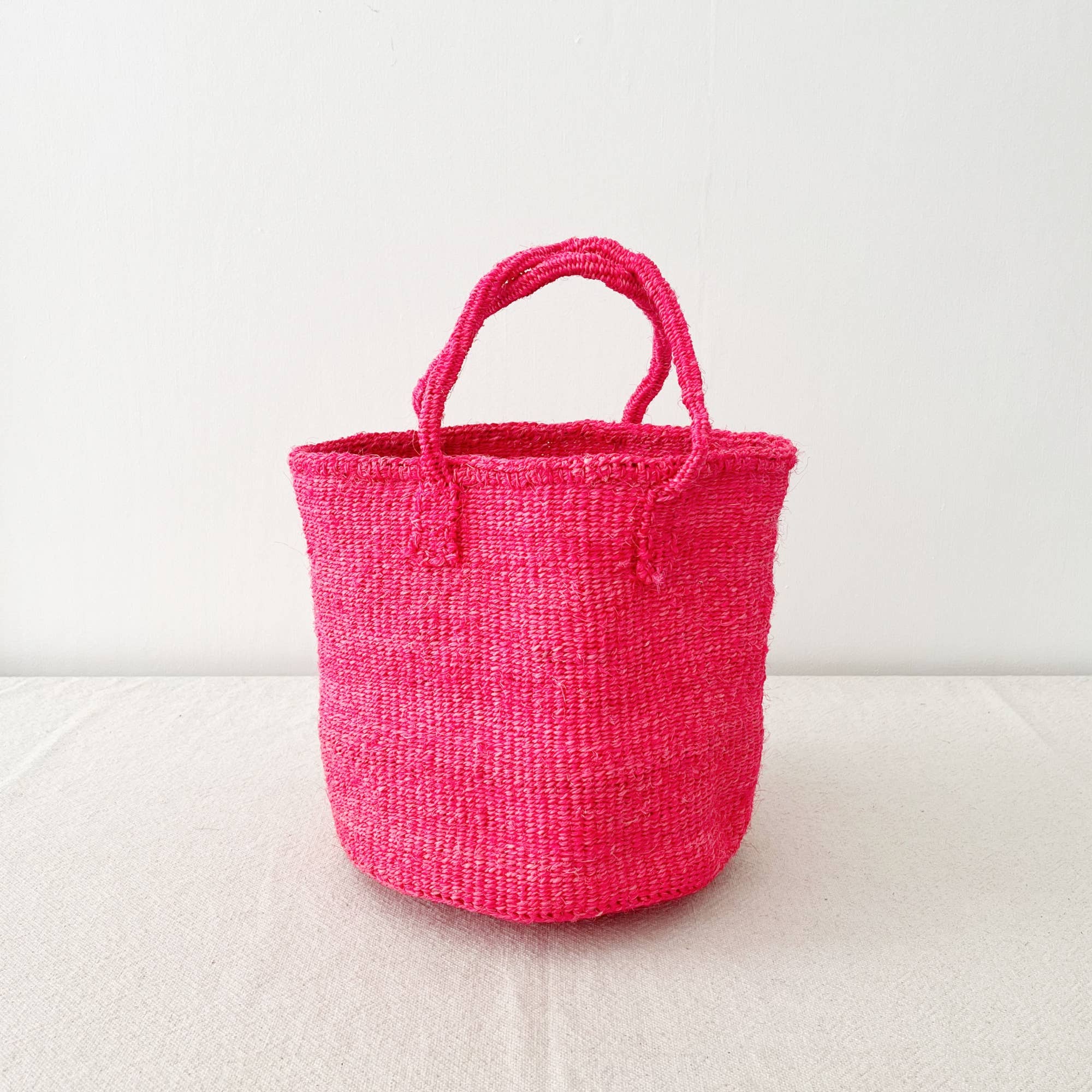 Amsha Medium Sisal Tote: Dragonfruit