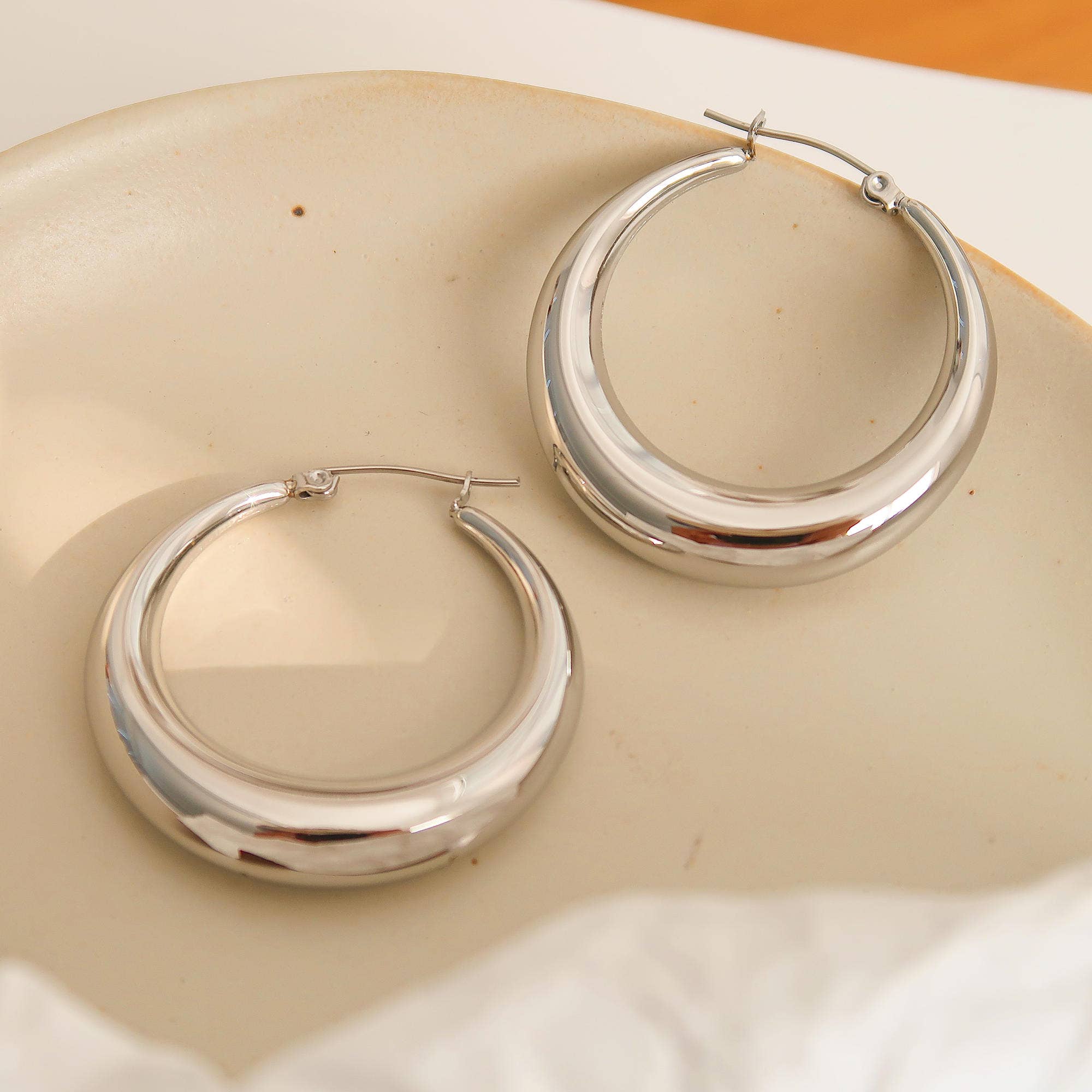Flânerie Galene Classic Large Hoop Earring