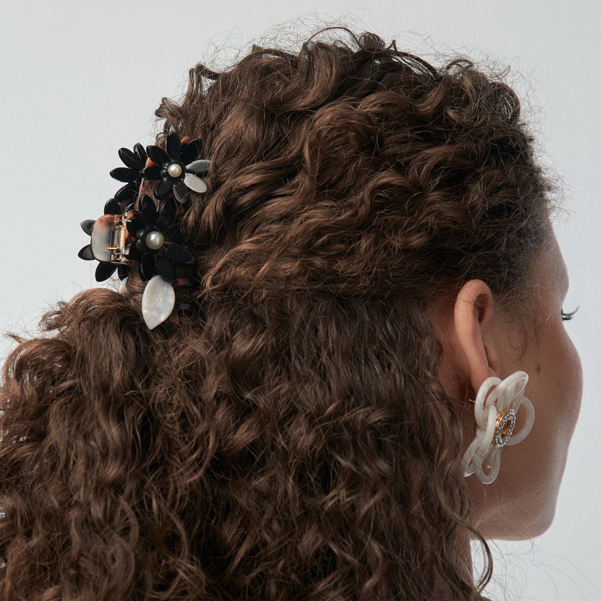 Lele Sadoughi Jet Petunia Claw Hair Clip