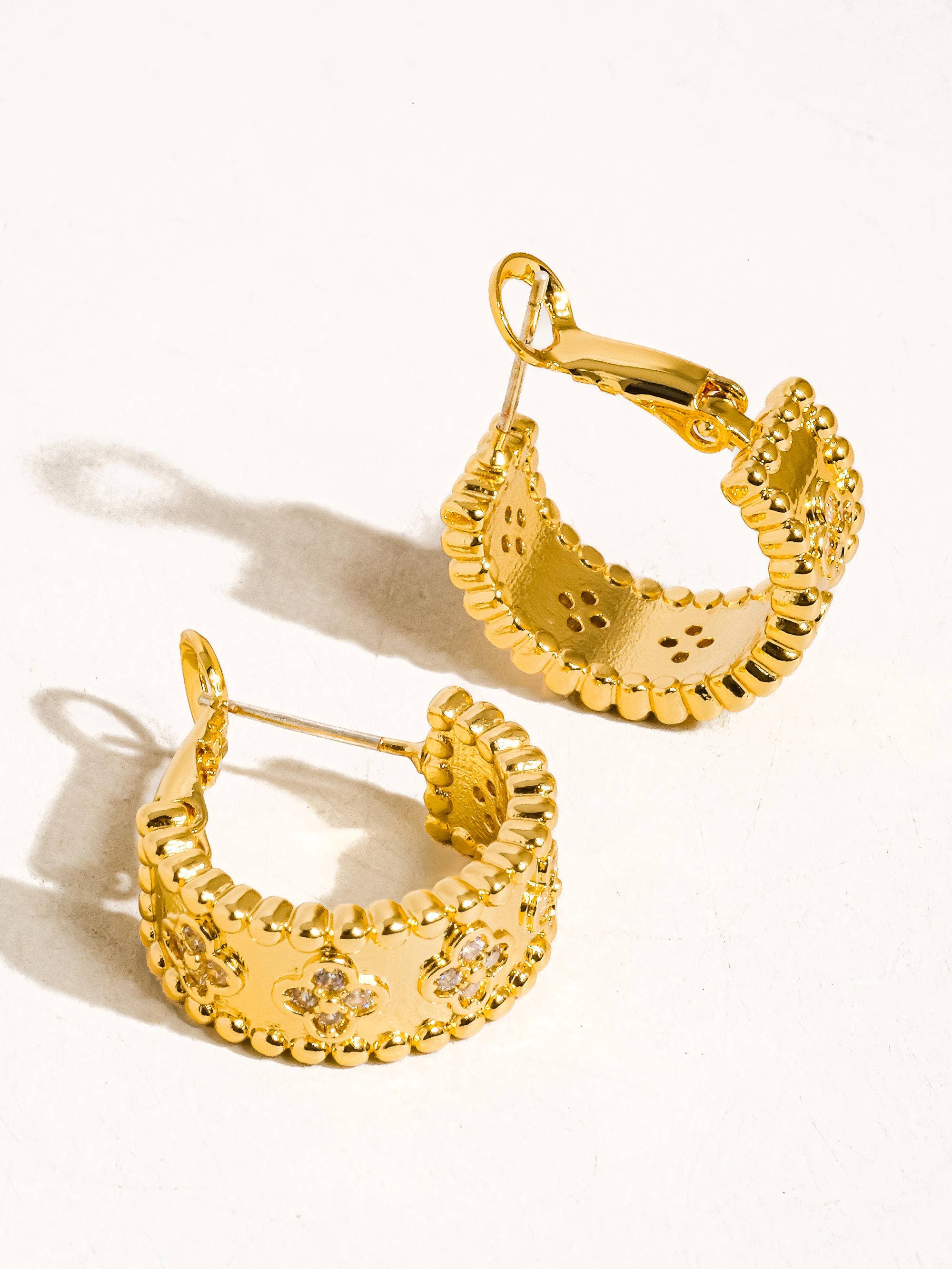 Flanerie Ismaël 18K Gold Vintage Floral Hoop Earring