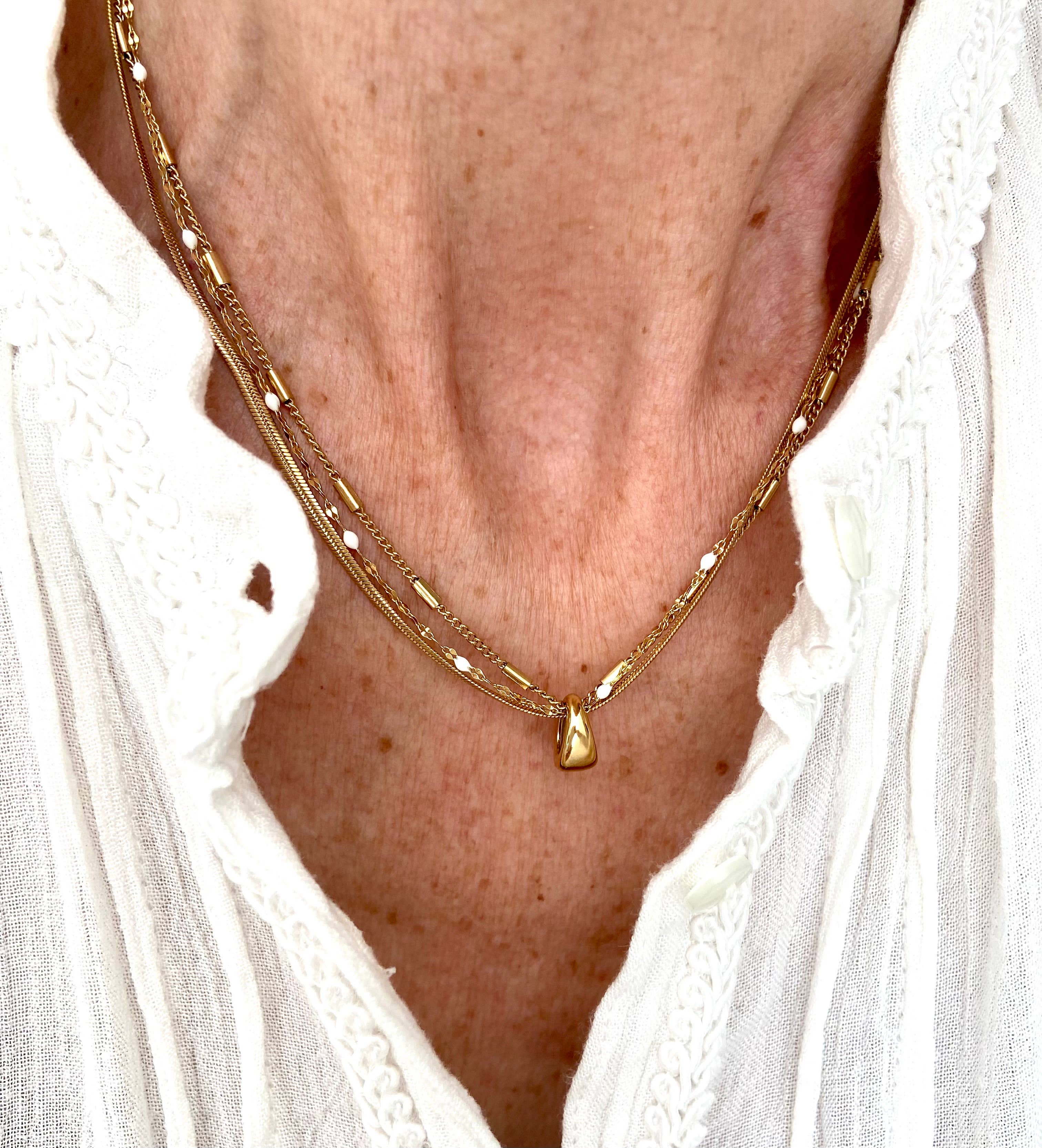 Little Hen Sally necklace N61MAC