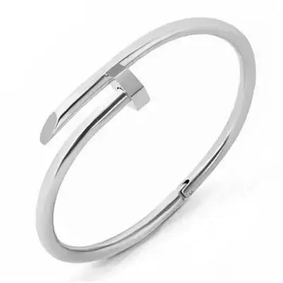 Sahira Axel Nail Bracelet in silver