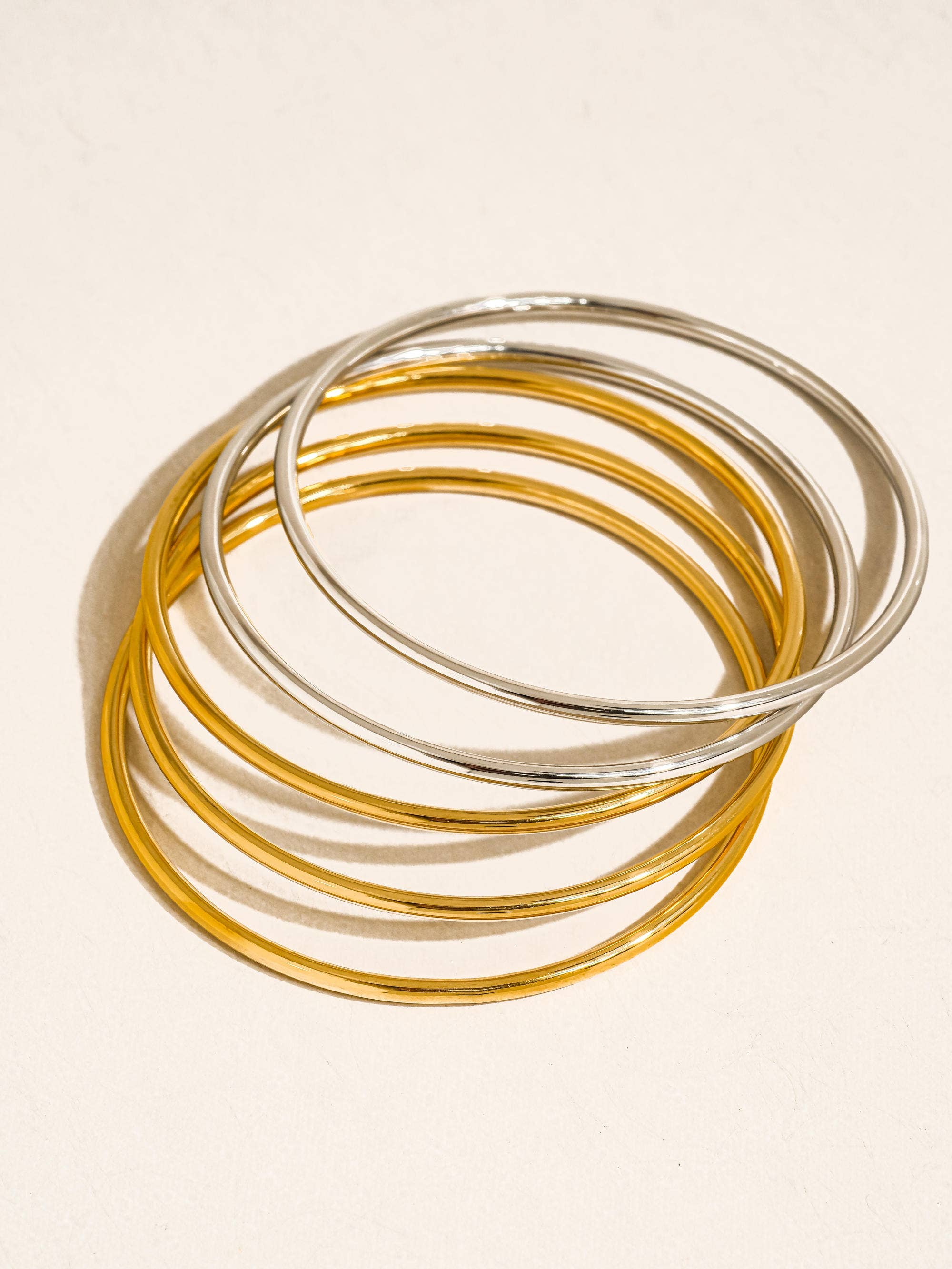 Flânerie Olyss 18K Gold Classic Thin Bangle Set