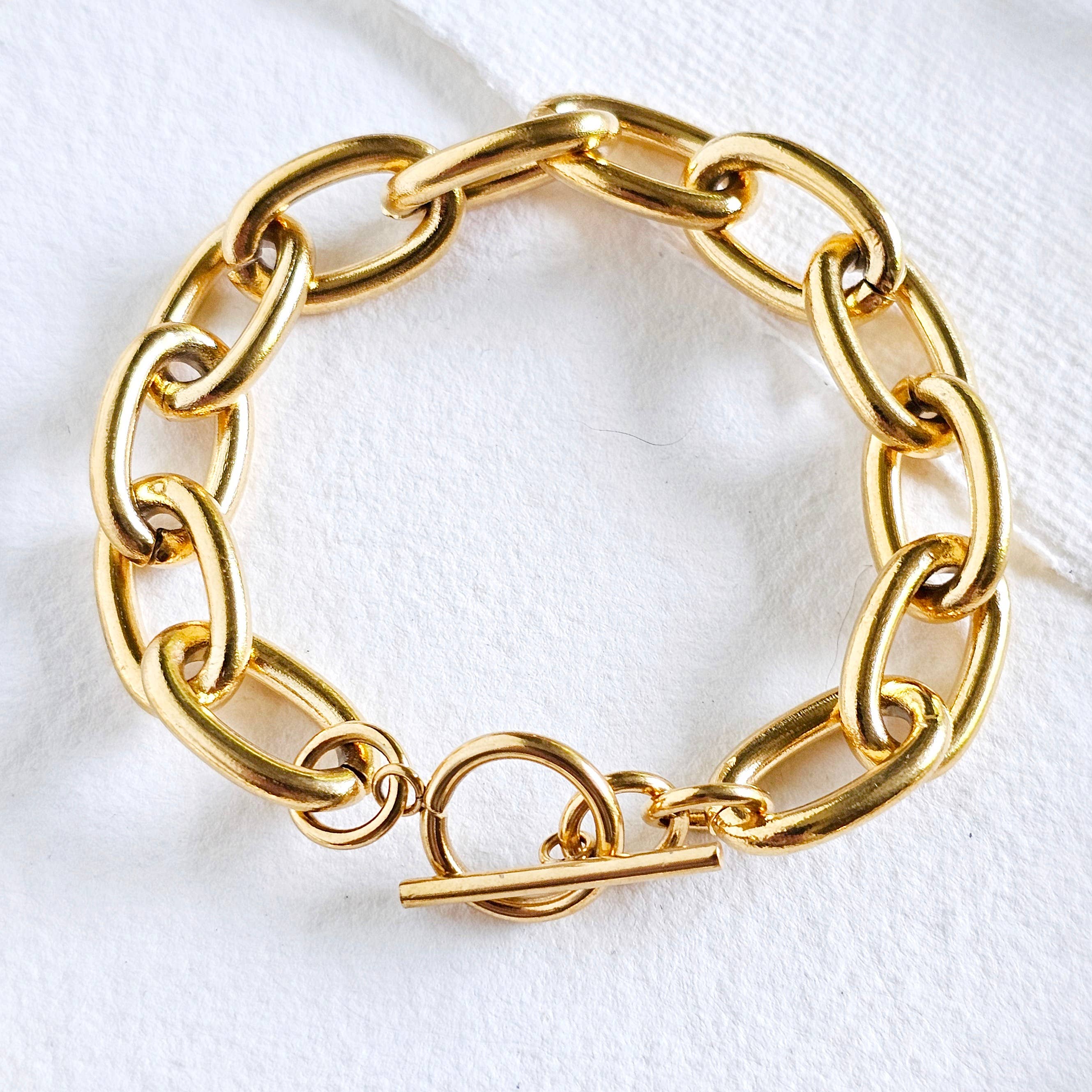 Bisjoux 18k Gold Plated Infinity Bracelet