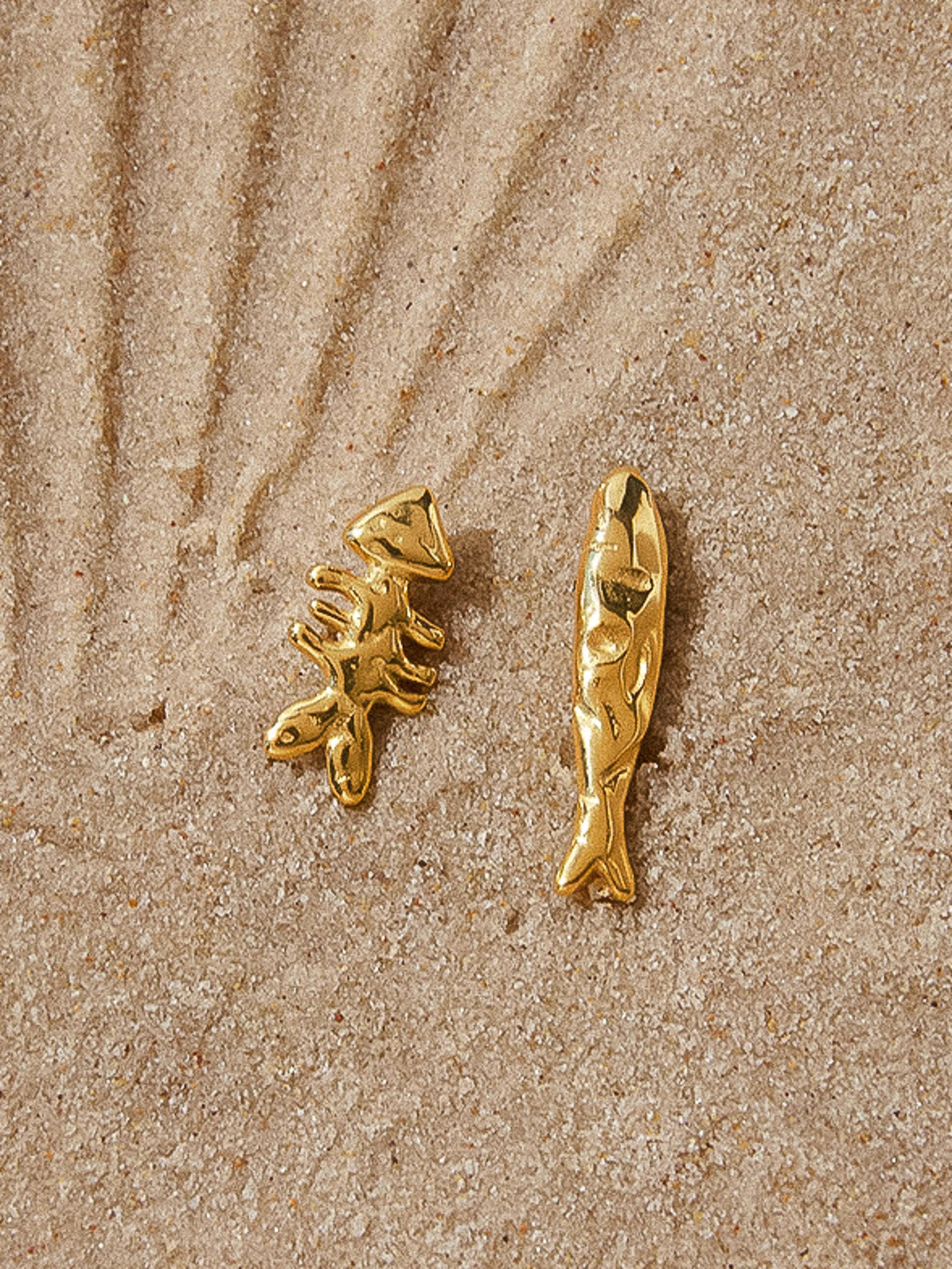 Flânerie Selkie 18K Gold Non-Tarnish Mismatch Fish Stud Earrings