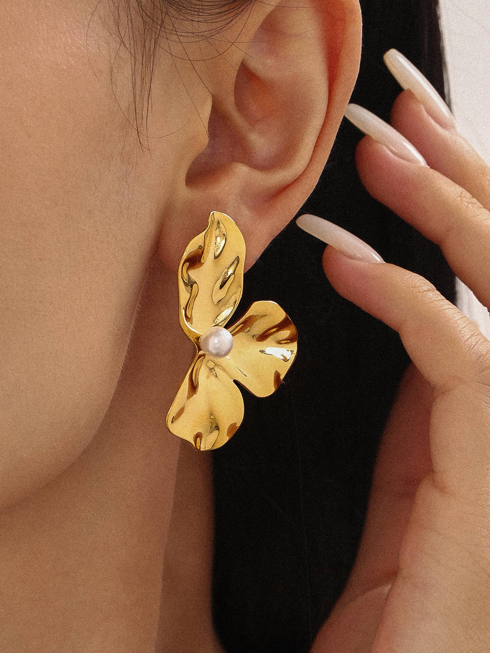 Flânerie Vintessa 18K Gold Non-Tarnish Flower Shell Pearl Earrings