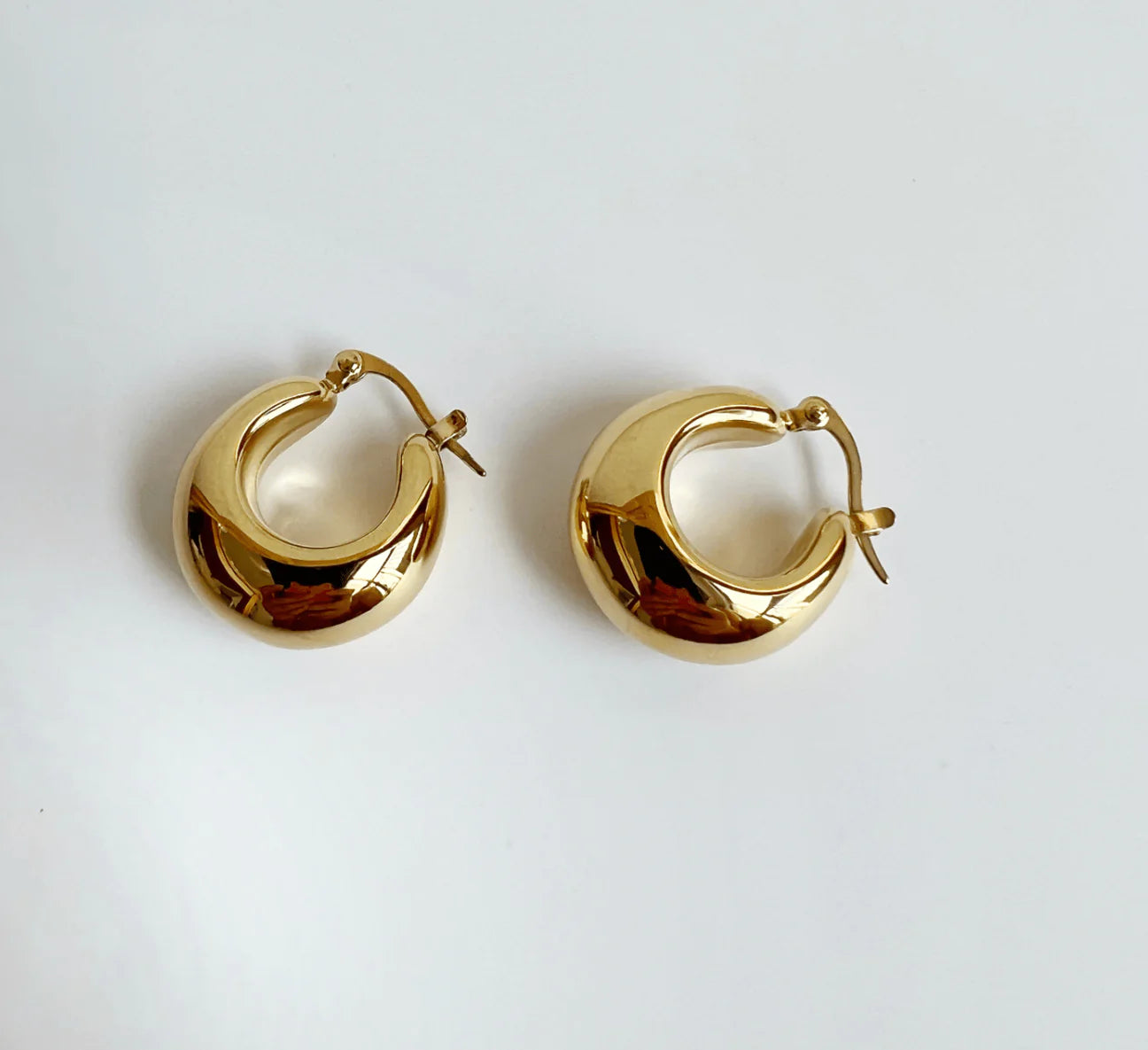 MeloMelo Pattie Chunky Polished Gold Creole Earrings