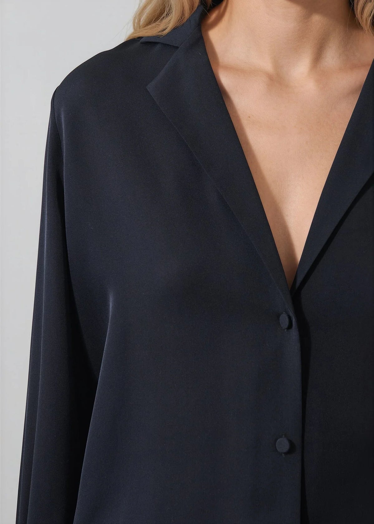 Patrick Assaraf Long Sleeve Silk Lapel Blouse W47D11