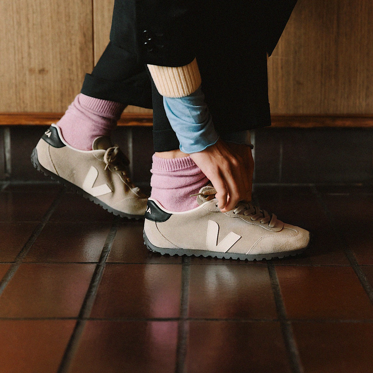 Veja GT Suede Taupe Pierre detail view
