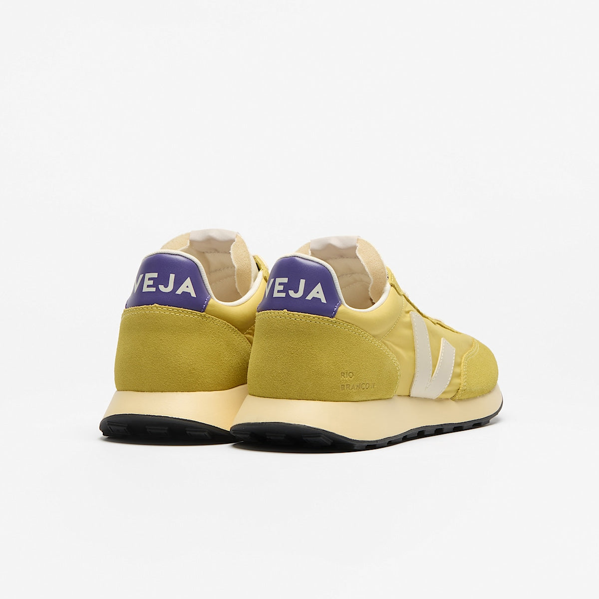 Veja Rio Branco II Light Nylon Liquor Pierre Purple back view