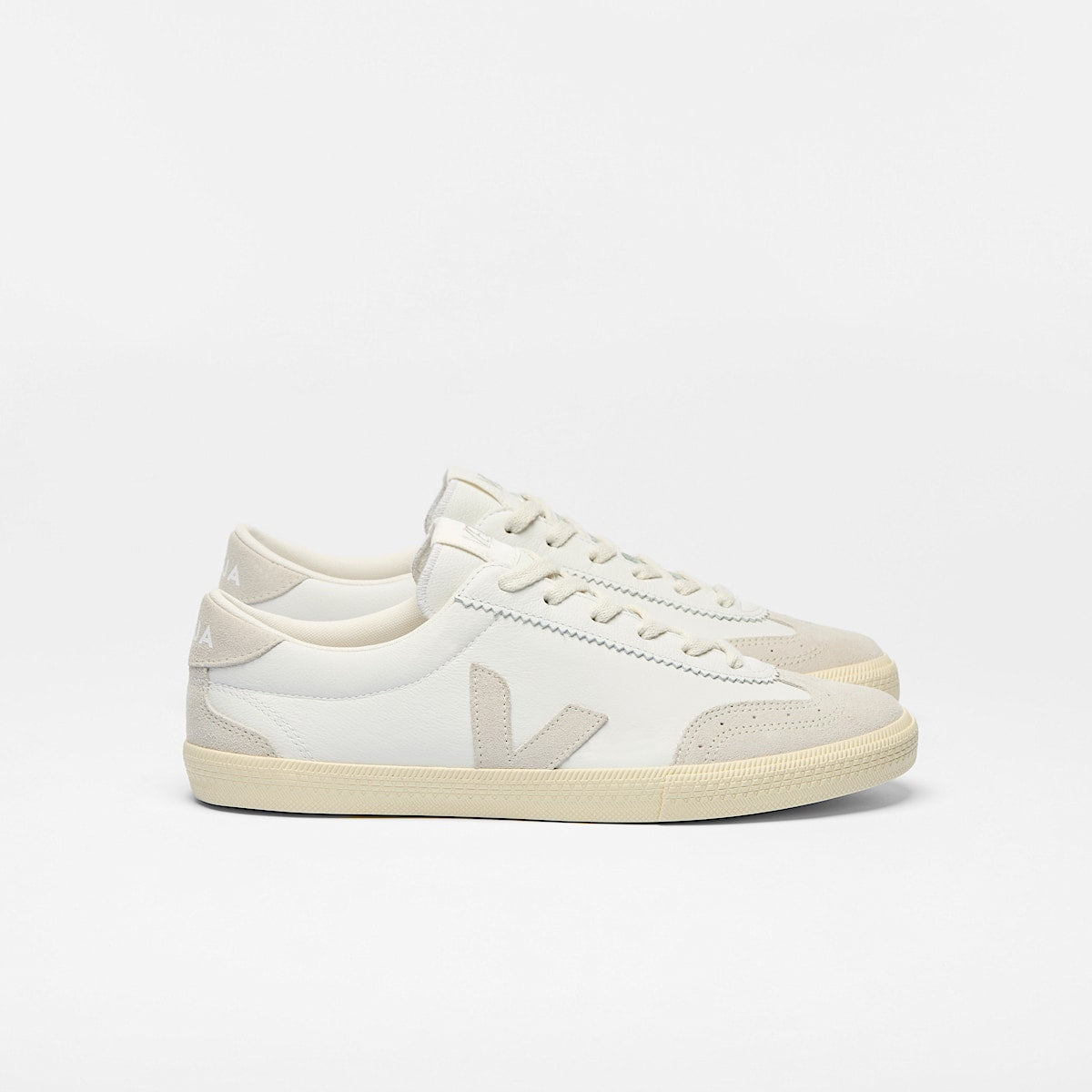 Veja Volley O.T. Leather White Natural lateral view
